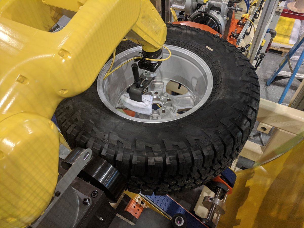4 robotwheelcleaner1.jpg